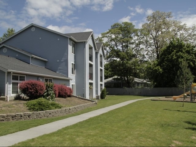 Primary Photo - Knoblock Apartments