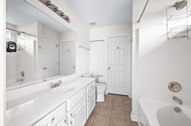 Building Photo - Awesome 4BE-Office/Bonus Room/ 2BA Home in...