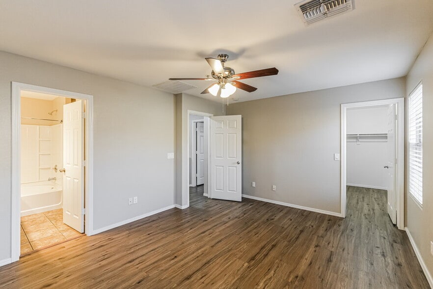 Building Photo - 1444 N 80th Dr