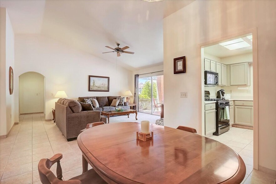 Building Photo - 3013 Sungold Dr