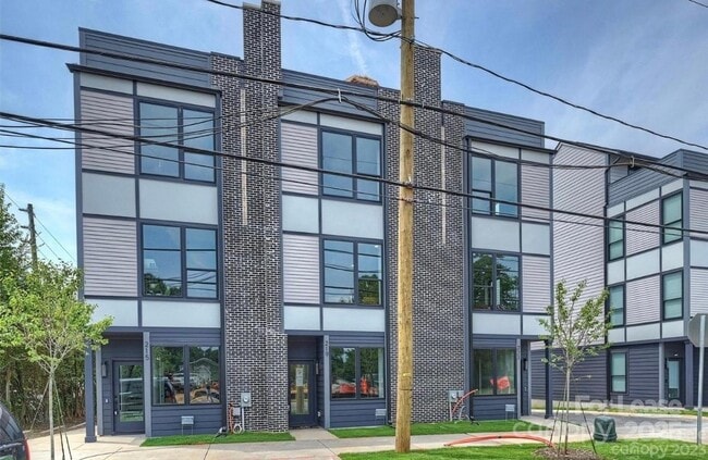 Building Photo - 215 Freeland Ln