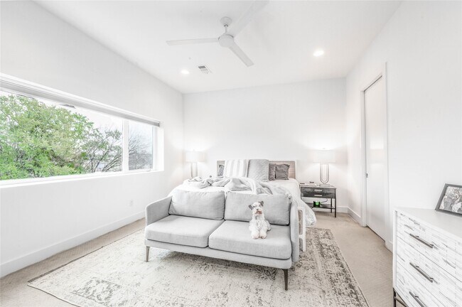 Building Photo - 1141 W 18th St