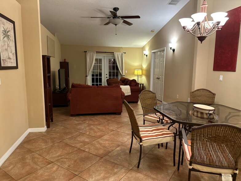 Building Photo - 1543 Fairview Cir