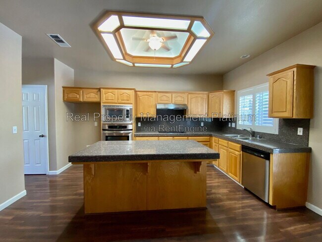 Building Photo - 7115 N Cecelia Ave