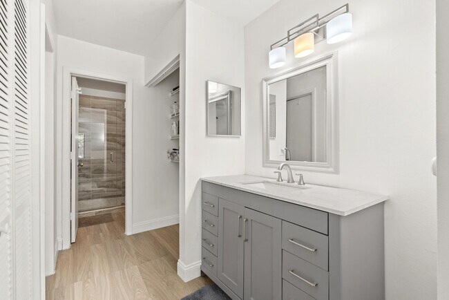 Building Photo - 6721 Bridlewood Ct