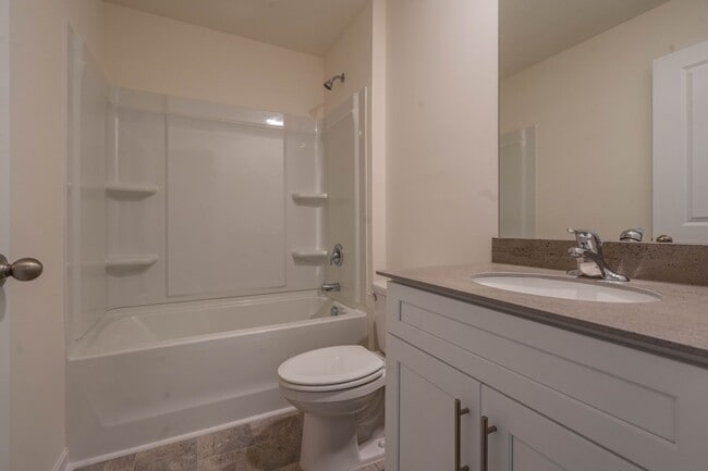 Building Photo - Beautiful newly constructed 3 bed and 2.5 bath townhouse with garage in the heart of jonesborough.