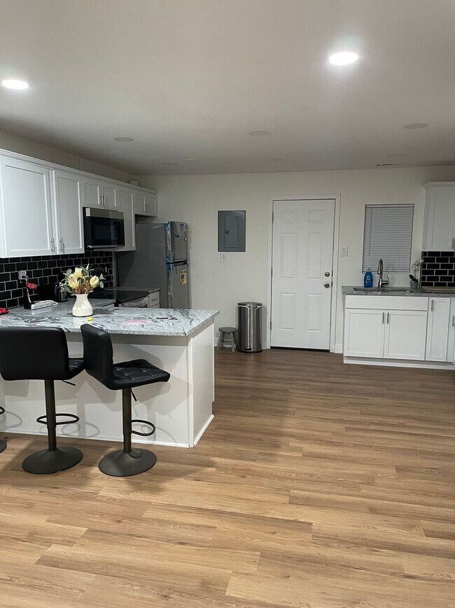 Building Photo - Section 8 Ready Home ! Accepting S8 Applicants Only!