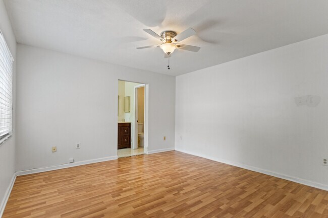 Building Photo - 13945 Langley Pl