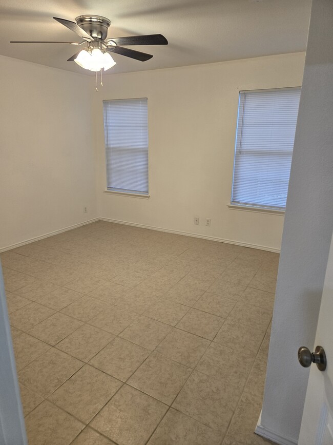 Building Photo - 210 Calixto Ct