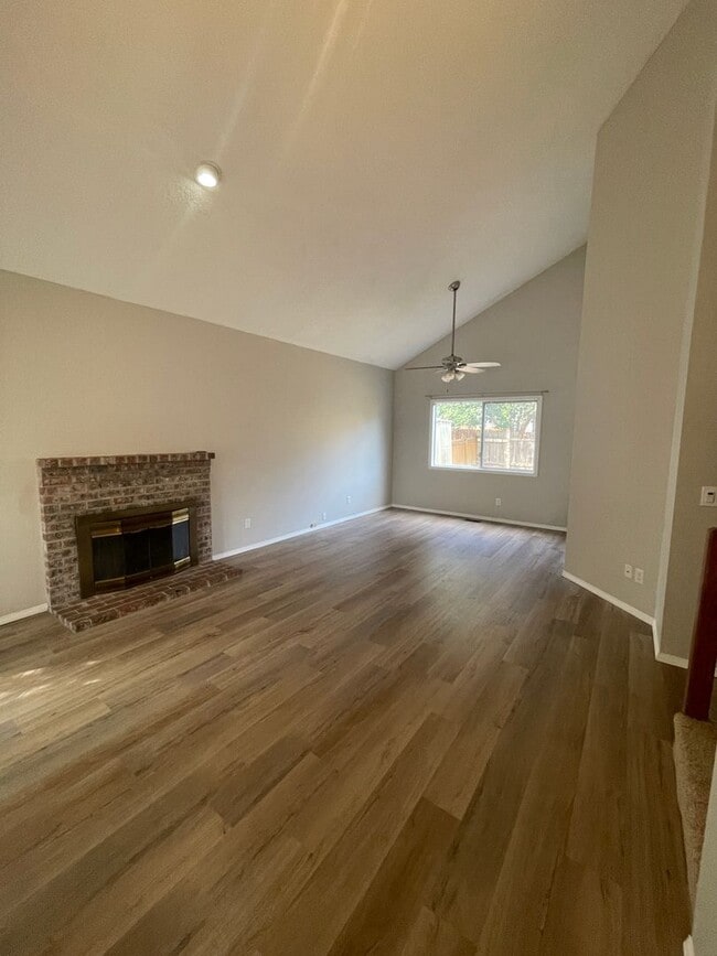 Building Photo - Great Bethany location 3 bedroom 2 bath