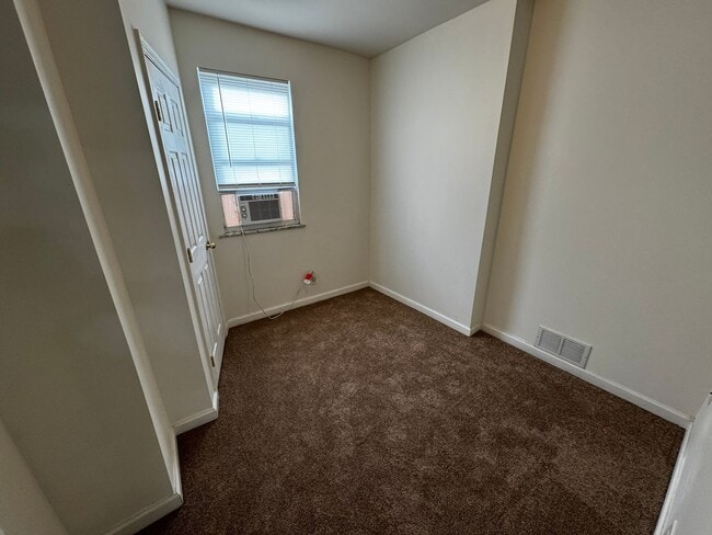 Building Photo - 2544 S Sartain St