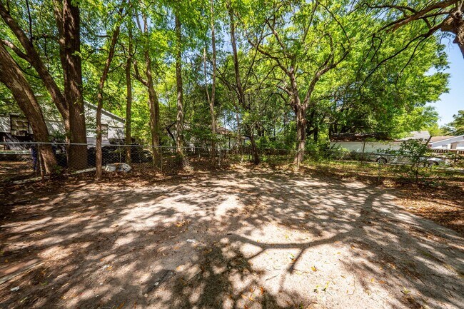 Building Photo - 3 Bedroom, 1 Bathroom Home in Dorchester Terrace - North Charleston