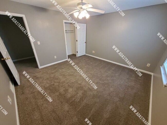 Building Photo - Gorgeous Blue Valley Home-Available NOW!!