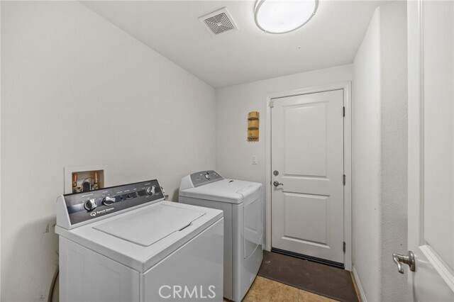 Building Photo - 1620 E 2nd St