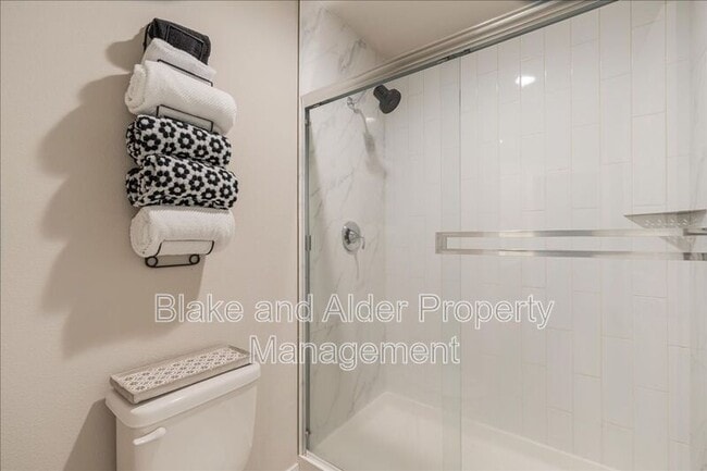 Building Photo - 16349 SE Sunshower Pl