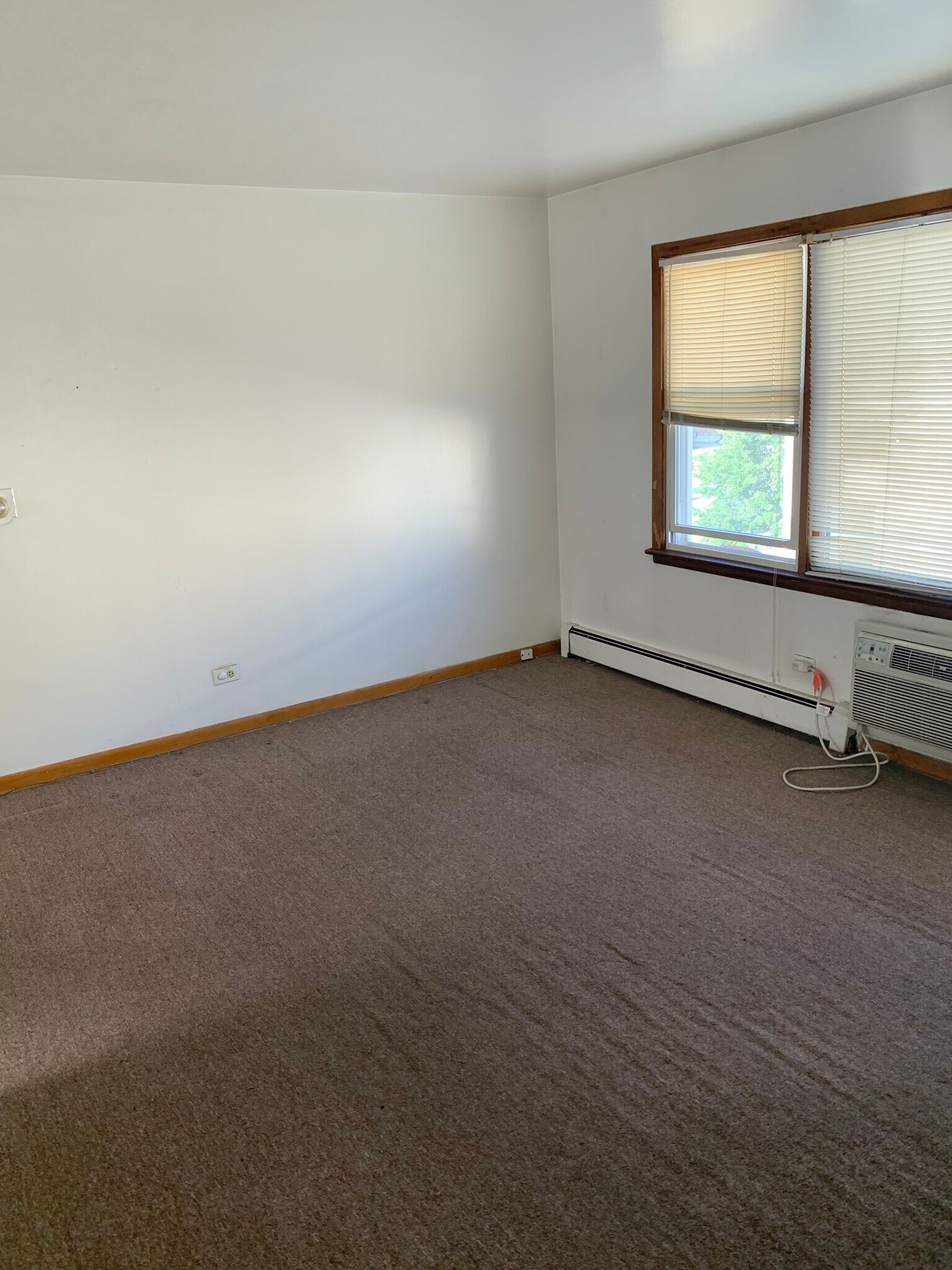 Large bedrooms - 1200 Whispering Hills Ct