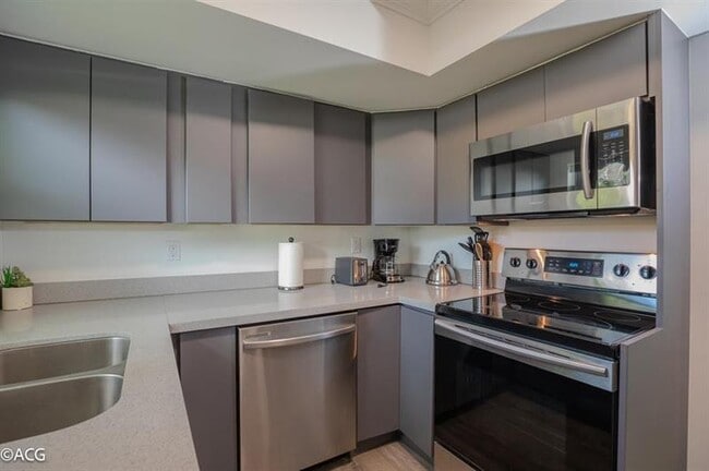 Building Photo - 19 NE 16th St