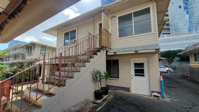 Building Photo - 1138 Kamaile St