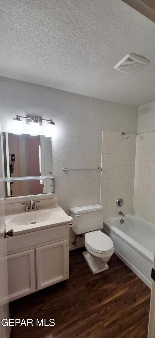 Building Photo - 6617 Dawn Dr