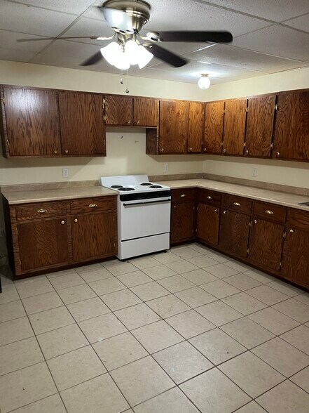 Building Photo - 305 Faye Ave