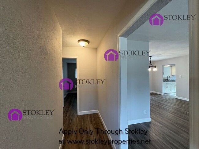 Building Photo - 1920 Encima Dr