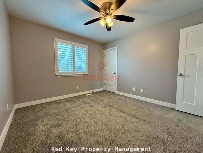 Building Photo - Kay Ln Townhouse