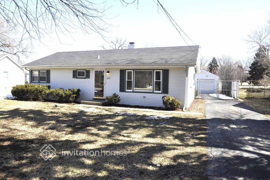 Building Photo - 1227 Lawler Ave