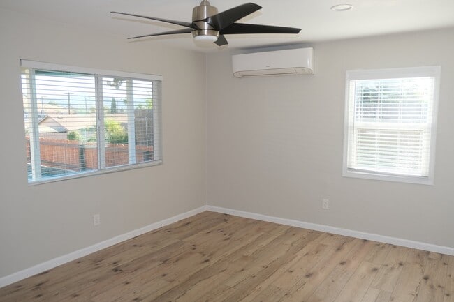 Building Photo - 1112 Flamingo Ave