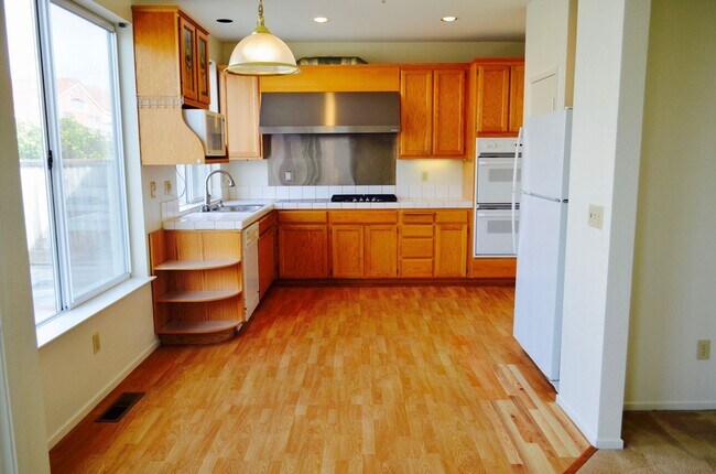 Building Photo - Large 6 BR|3 BA in the coveted Community Of Traditions Belhaven in Daly City With Views Of The Hills