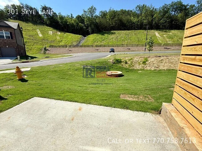 Building Photo - 301 Skye Ln
