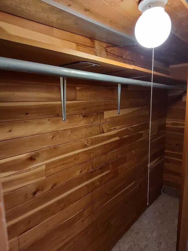 Building Photo - ALL PROSPECTIVE TENANTS MUST SUBMIT A $58 NON-REFUNDABLE APPLICATION FEE PER APPLICANT ONLINE AND...