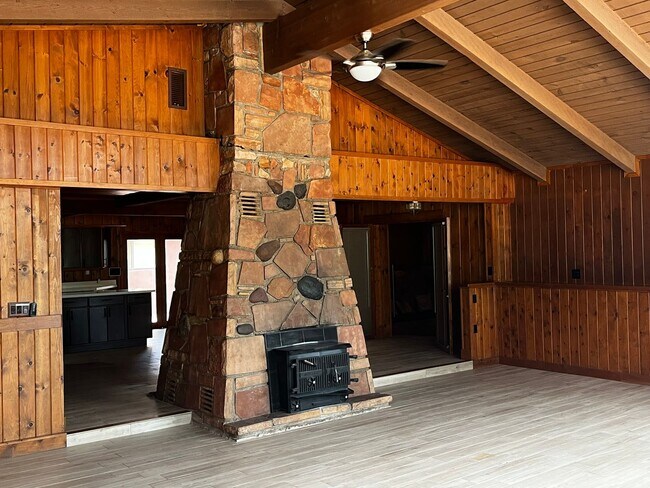 Building Photo - Unfurnished, 1-year long-term rental