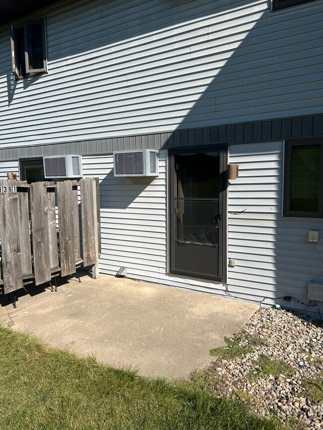 Building Photo - 1361 Field Ct