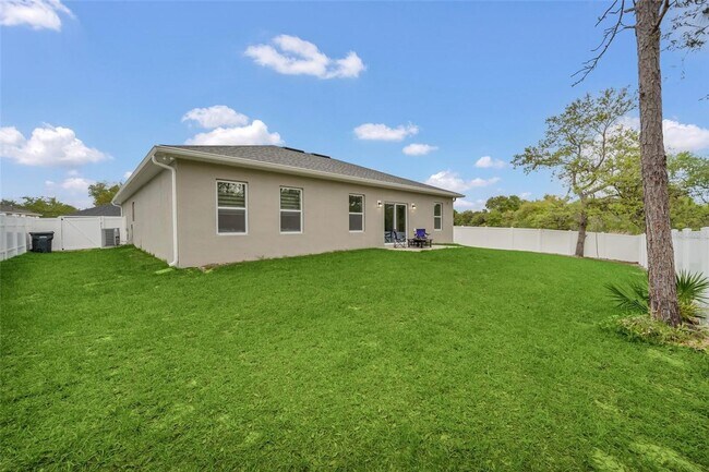 Building Photo - Poinciana Home