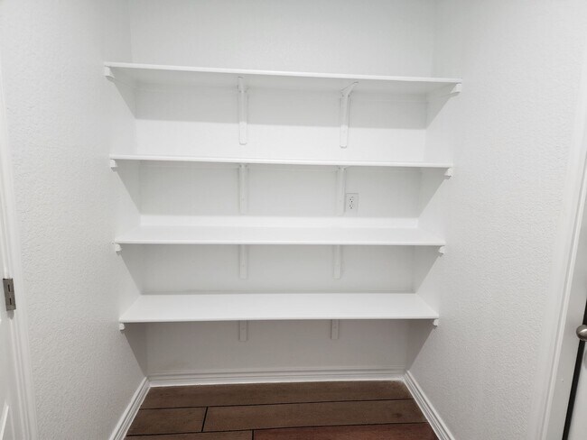 Building Photo - 546 Lost Trl