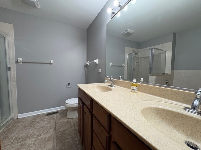 Building Photo - 1635 S Candlestick Way