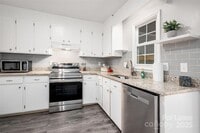 Building Photo - 1422 Delane Ave