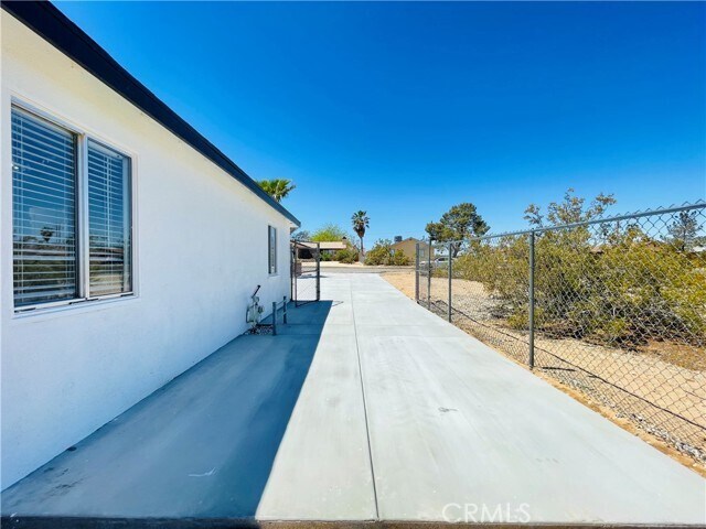 Building Photo - 5619 Daisy Ave