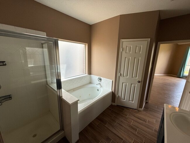 Building Photo - 2211 Cambridge Dale Ct