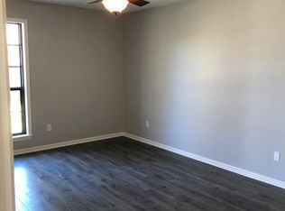 Building Photo - Beautifully Renovated 3 Bedroom 2 Bath Hou...