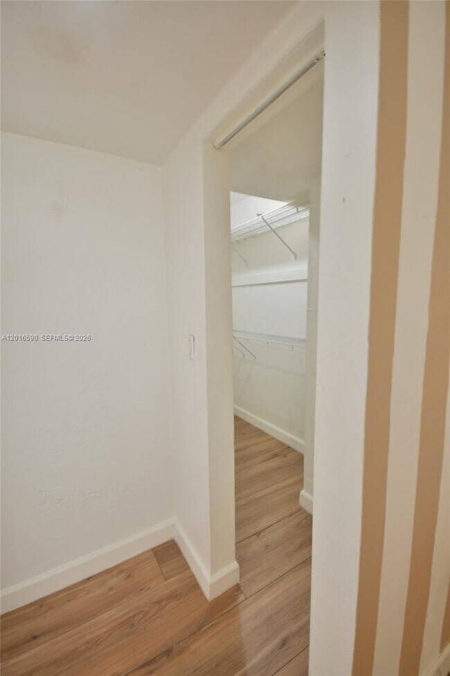 Building Photo - 6884 N Kendall Dr