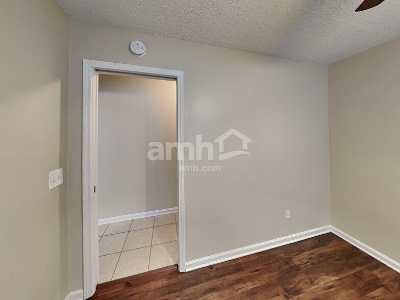 Building Photo - 1745 Pickwick Pl