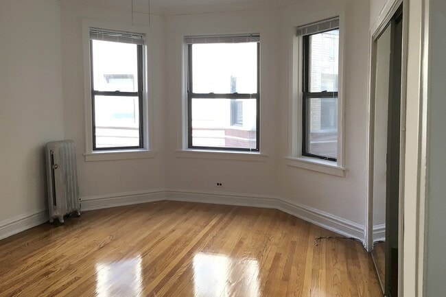 Interior Photo - 5415 S. Woodlawn Avenue