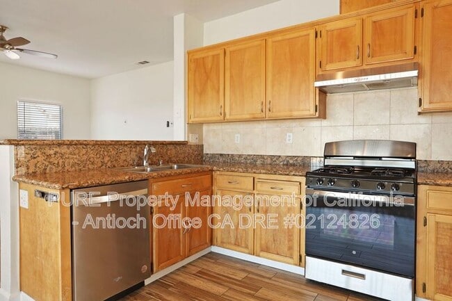 Building Photo - 2304 Yorkshire Ct