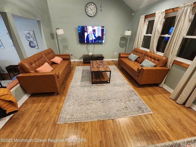 Building Photo - 26 Lincroft Ave