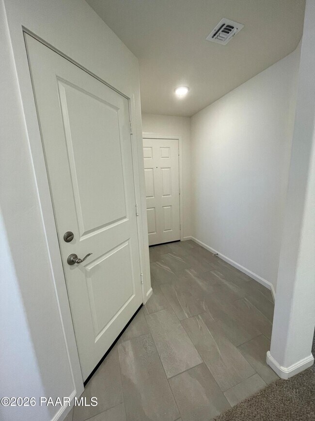 Building Photo - 1118 Helsing Rd