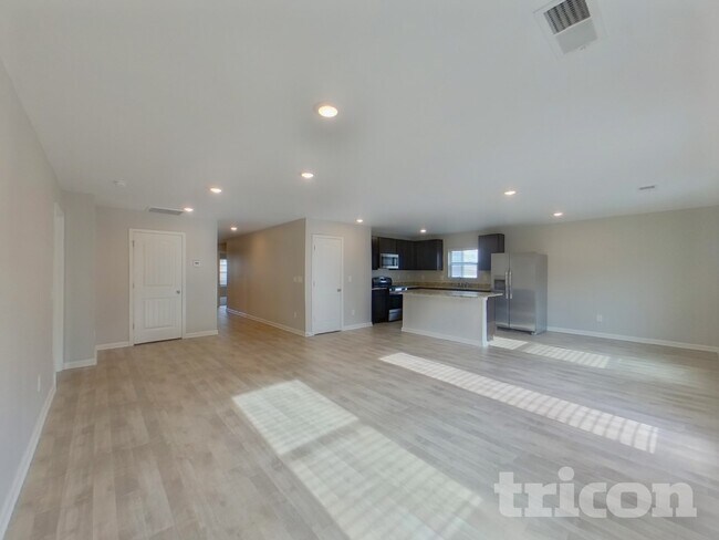 Building Photo - 927 Equine Dr