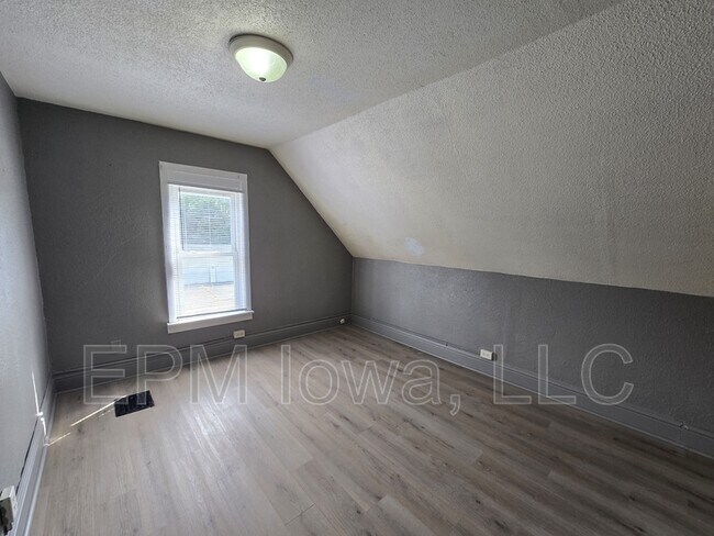 Building Photo - 211 Manson St