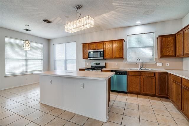 Building Photo - 2401 Redfield Dr