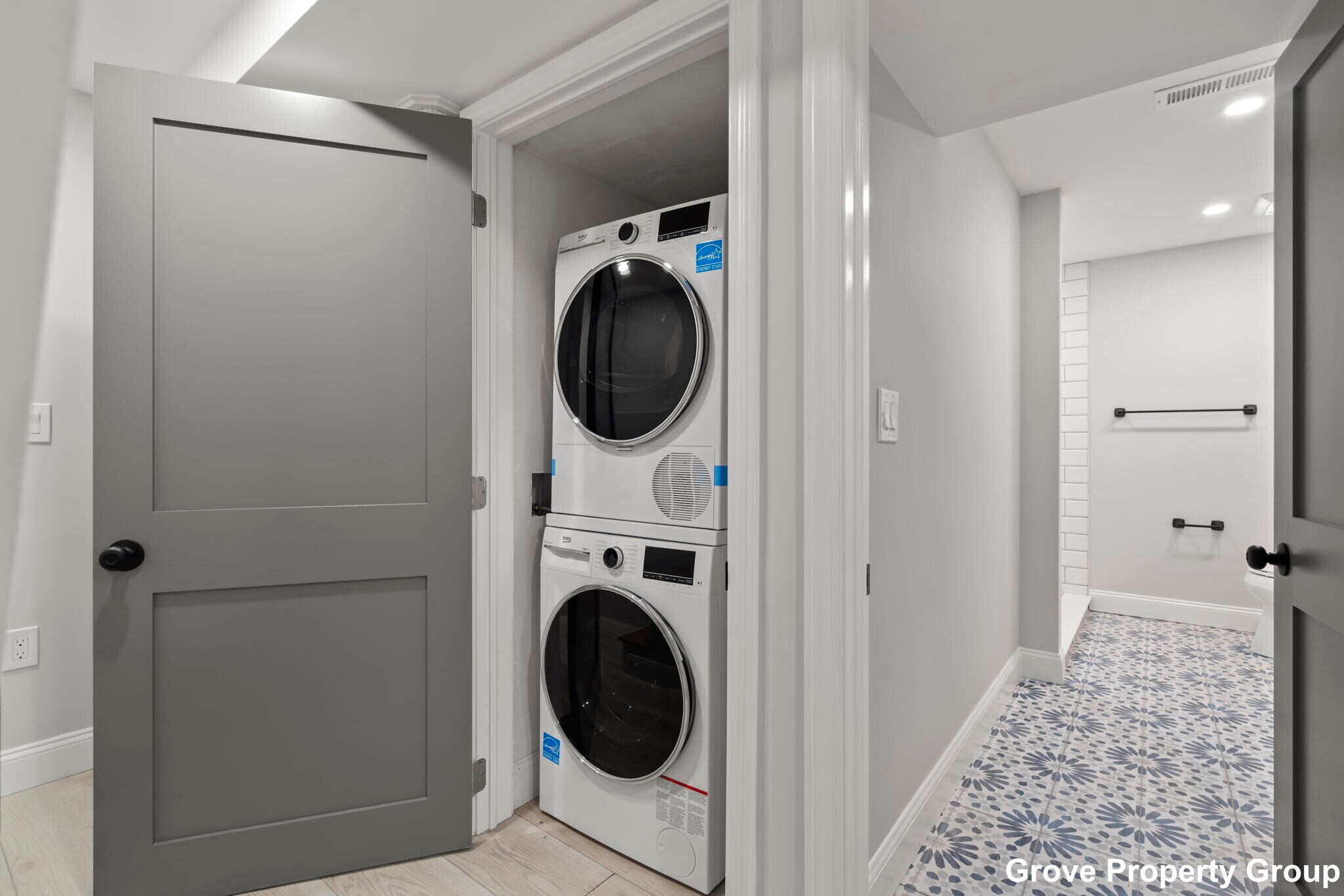 Building Photo - 531 E 5th St